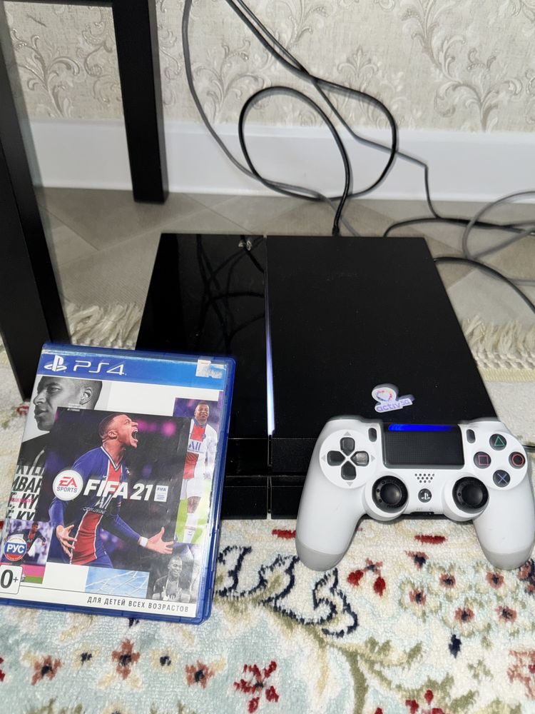 Продаю PlayStation 4 в отличном состоянии Срочно