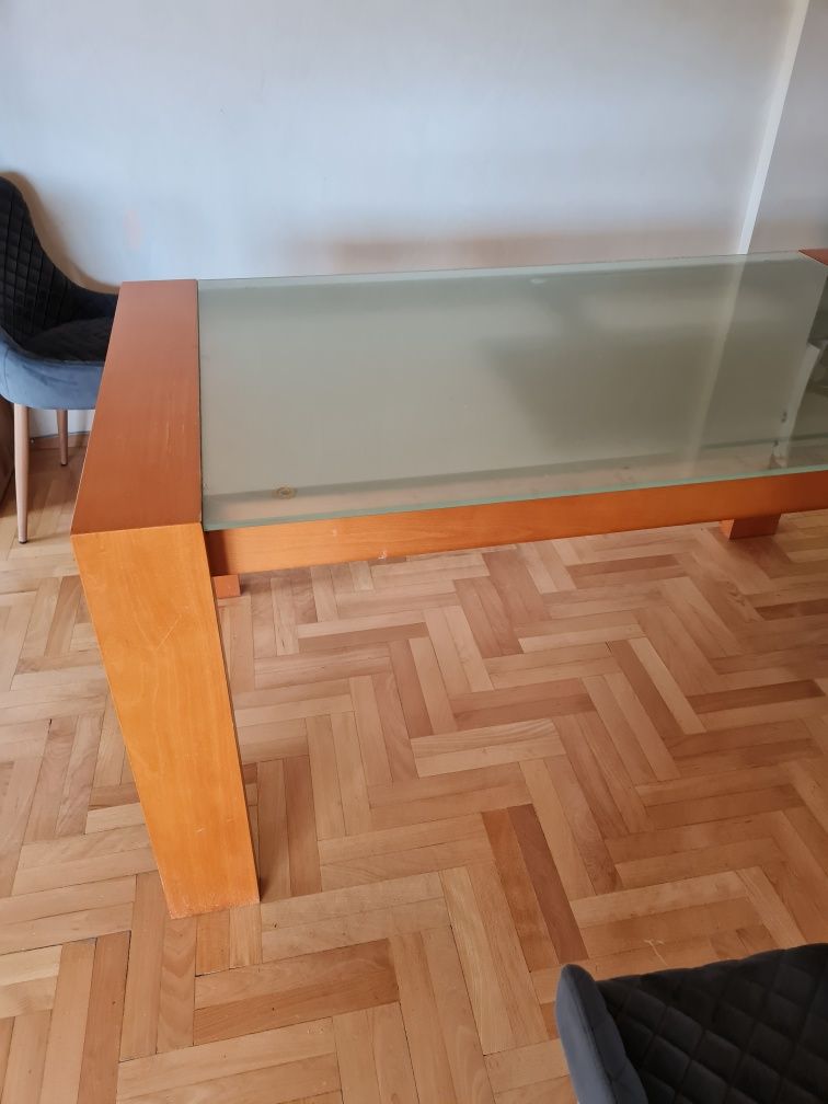 Разтегателна кухненска маса със стъклен плон