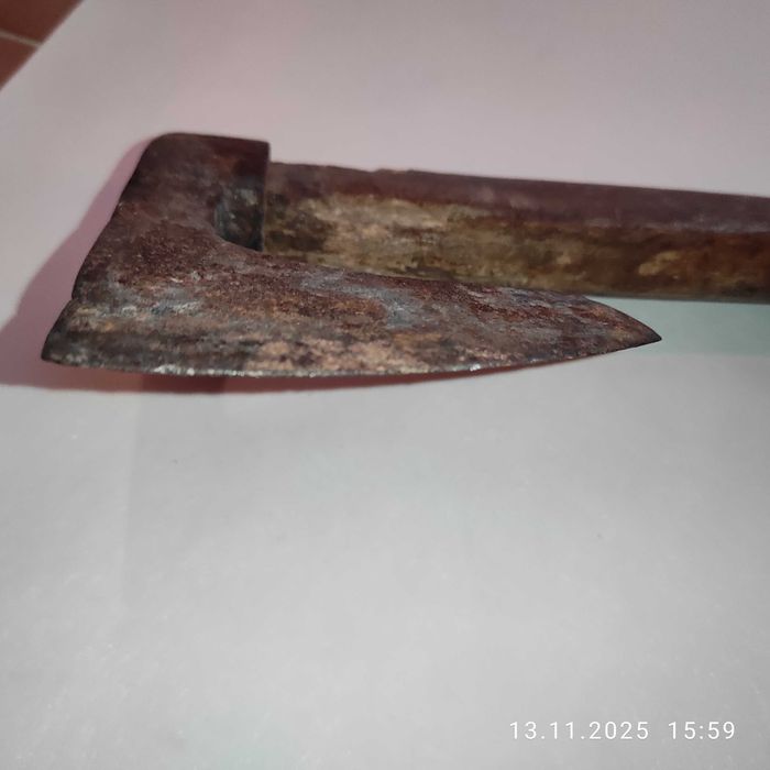 Ръчно кована антикварна брадвичка евтино