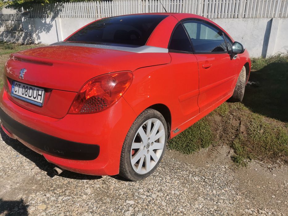 Peugeot 207 cabrio roșu