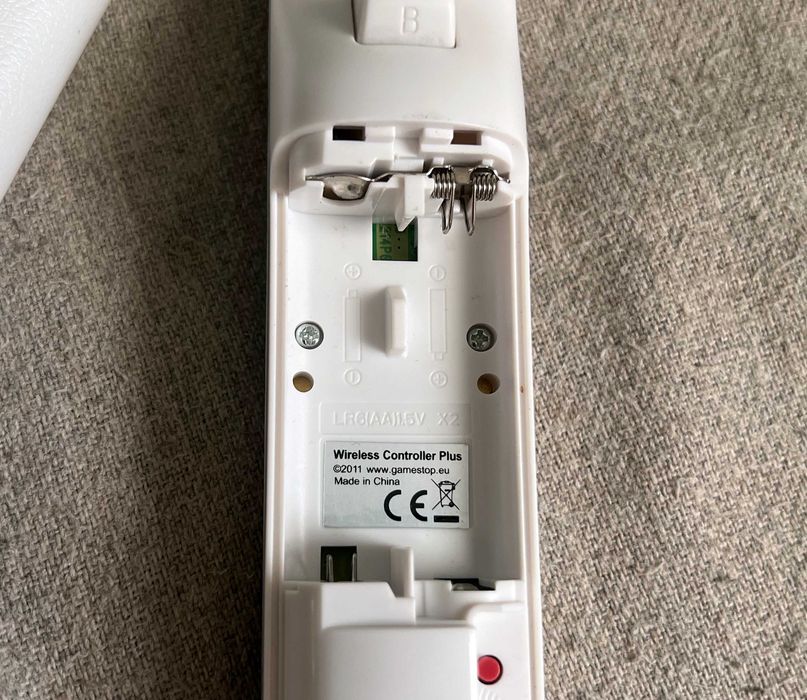 Controller Wii compatibil GameStop cu MotionPlus integrat