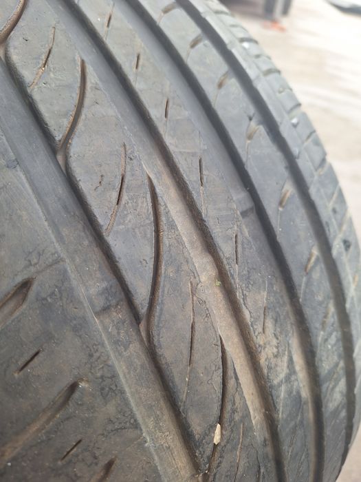 Продавам 2 броя летни гуми 255 45 18