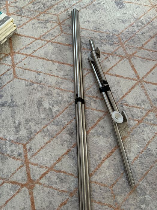 Металлическая вешалка