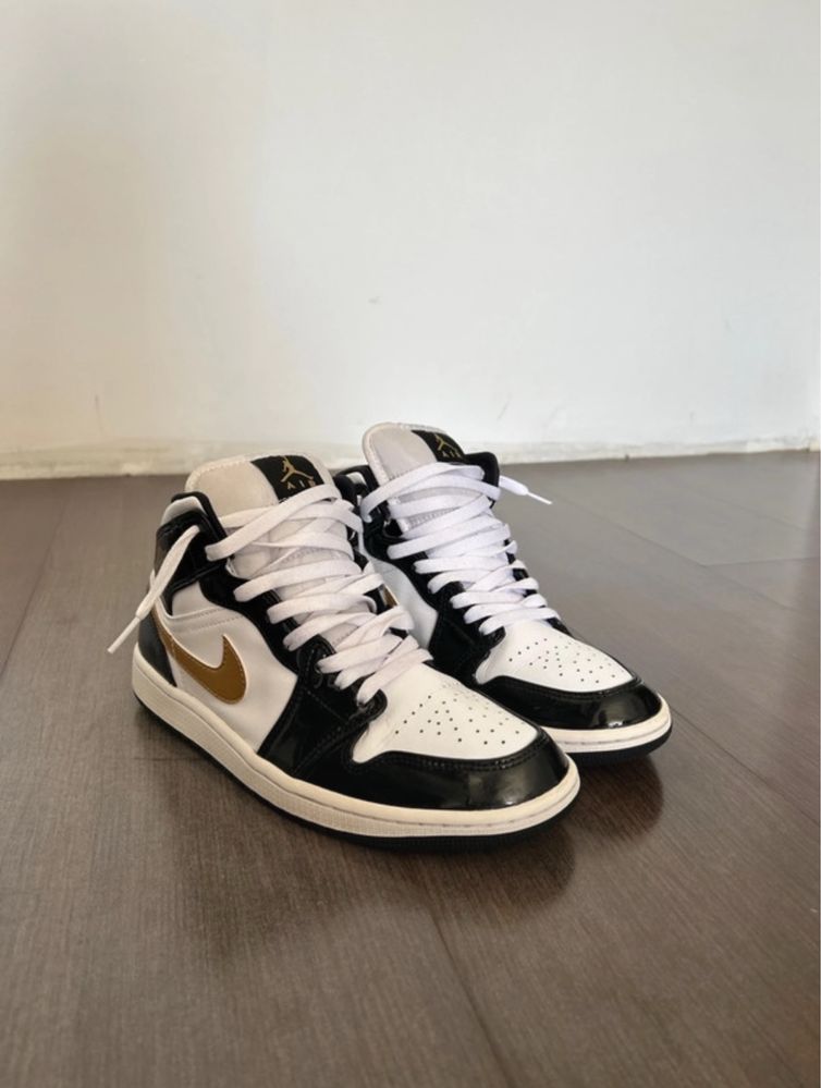 Vand Jordan 1 Mid SE Black Gold