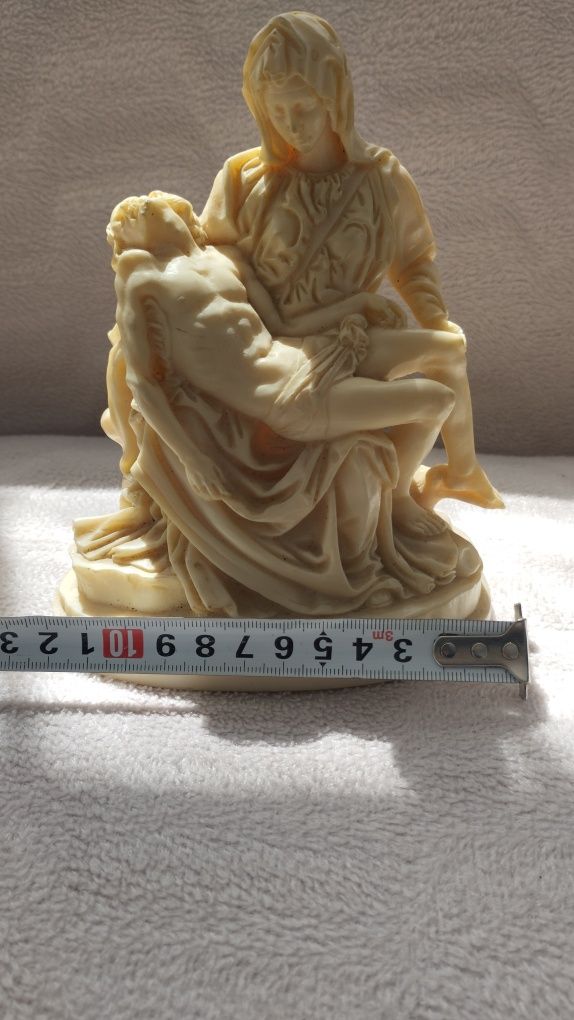 Статуя на Исус и Мария