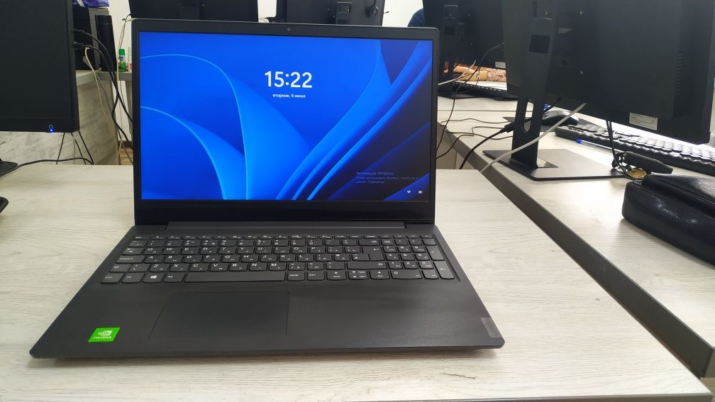 Lenovo 81YE sotiladi