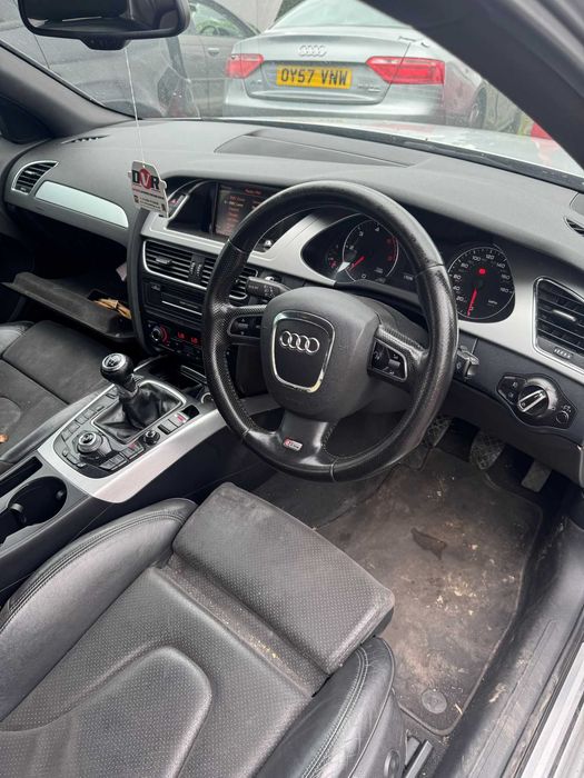 dezmembrez Audi A4 B8 2.0 TDI cod CAHA cutie 6 trepte cod LLQ culoare