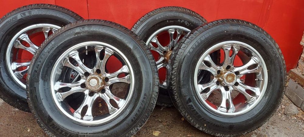 Продам комплект зимней резины на титановых дисках Land Cruiser Prado
