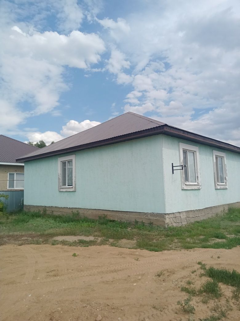 Жер үй сатылады.