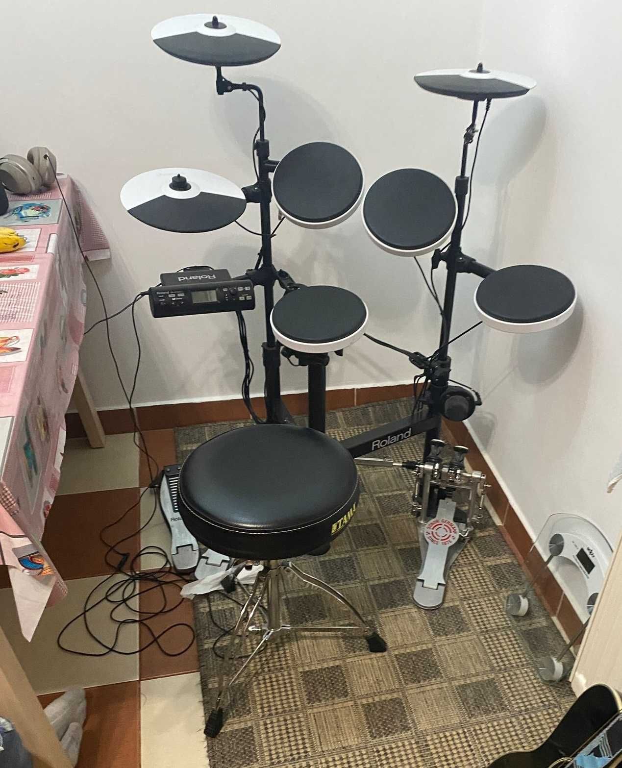 Tobe Roland TD-4 + Pedala Dubla sonor Dp 4000 + Scaun