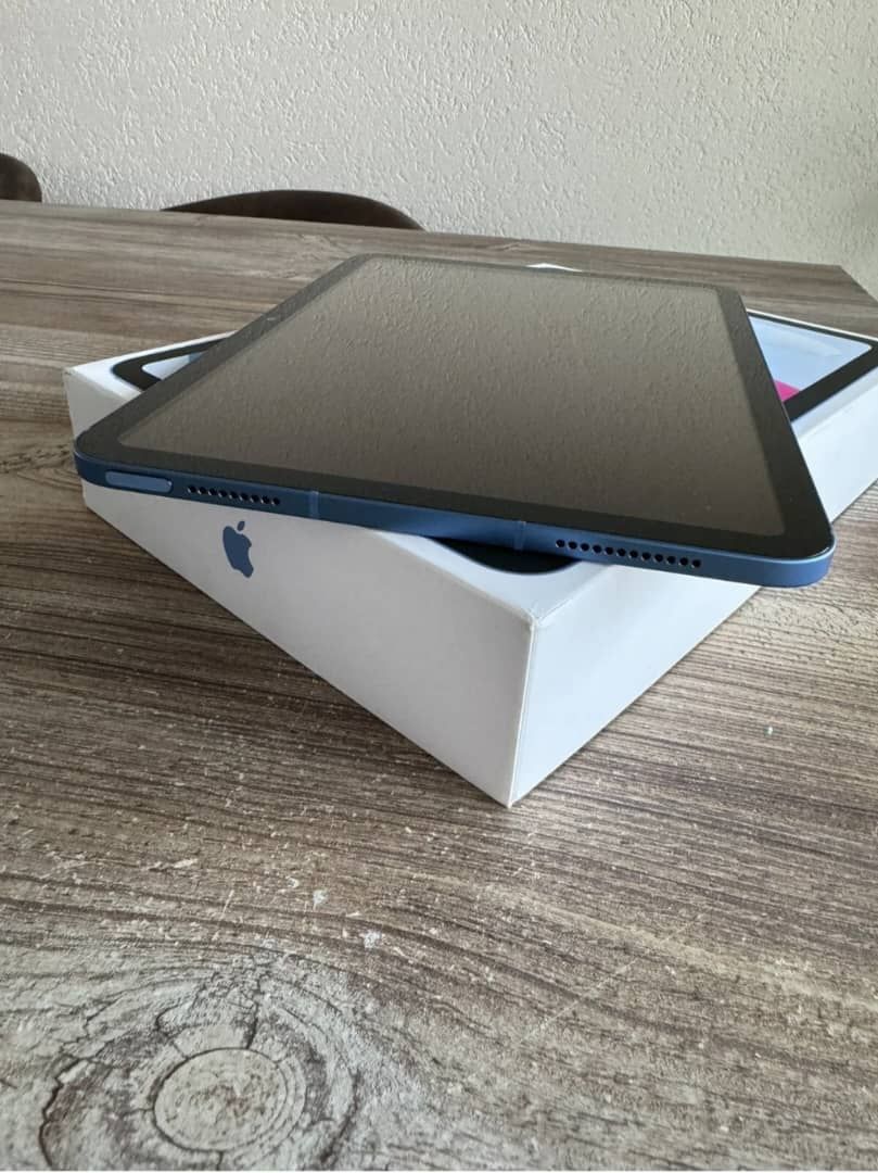 iPad 10th wifi, încă în garanție