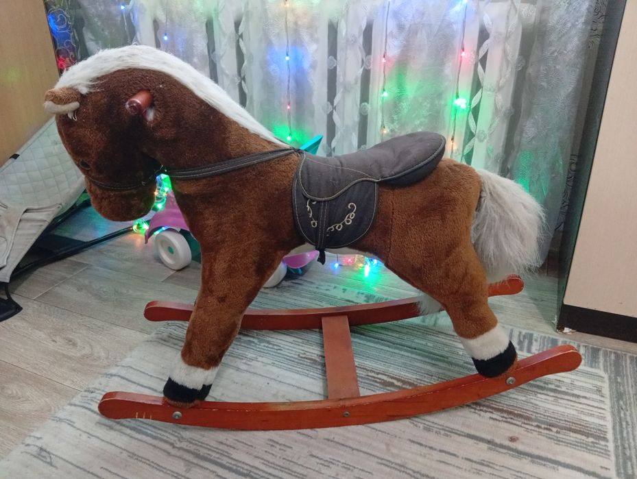 Продам лошадь качалку