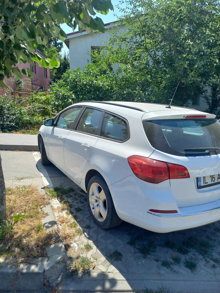Opel Astra J 110CP, inmatriculata RO