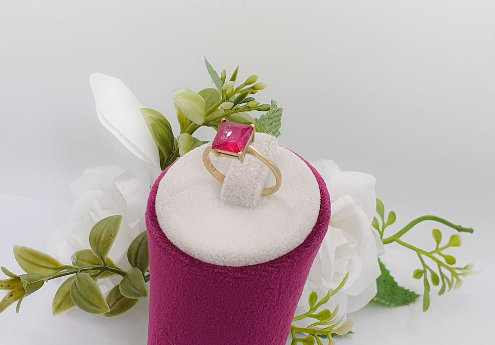 Inel din aur de 14K cu rubin – mărimea 57, gramaj 2,61 g
