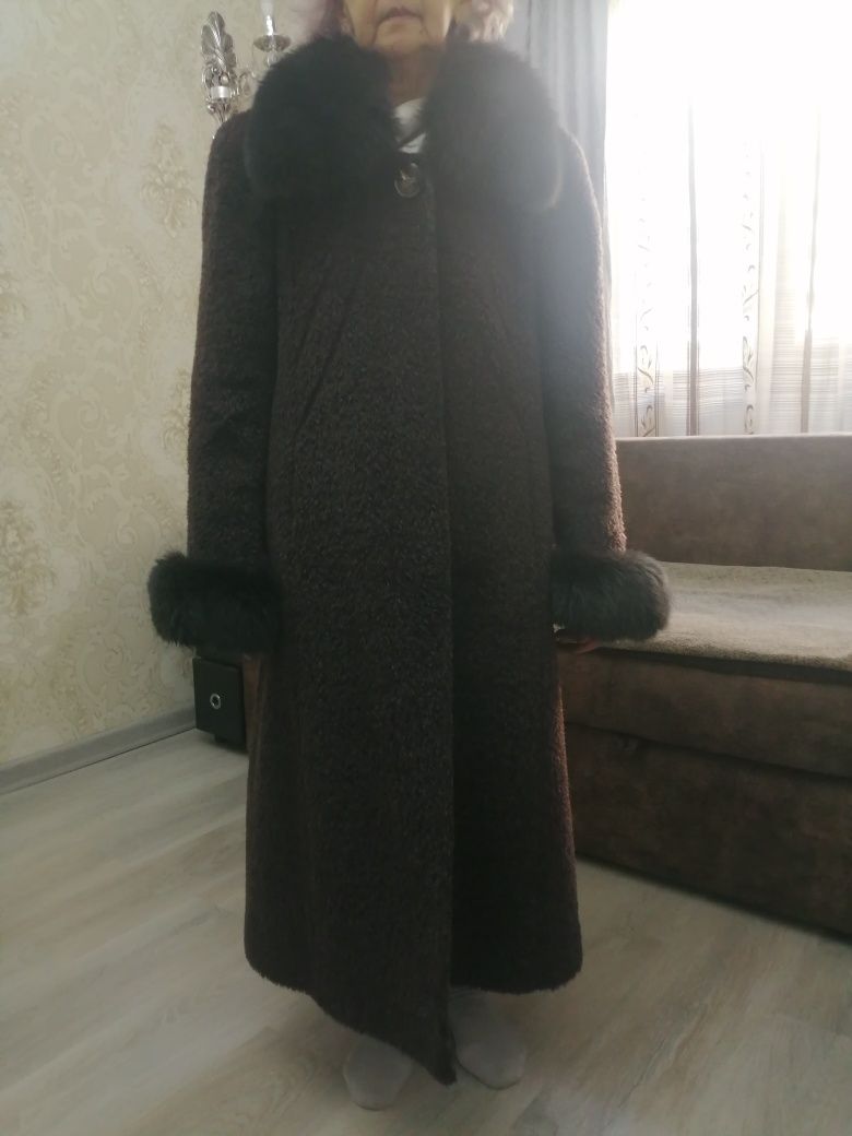 Продаётся женское зимнее драповое пальто.