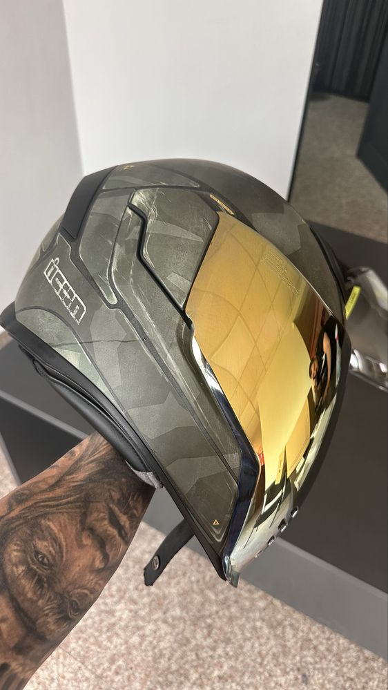 Каска ICON Airflite Battlescar 2