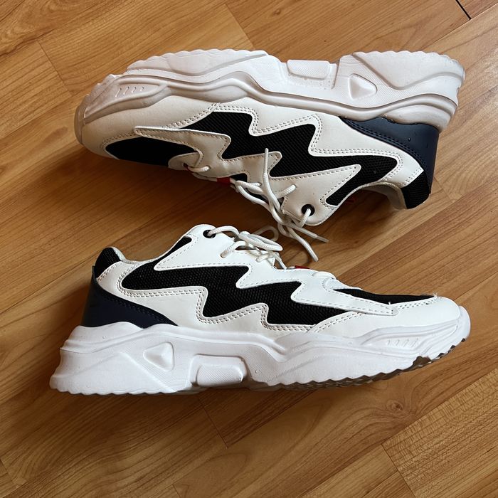 Adidasi sport ca noi