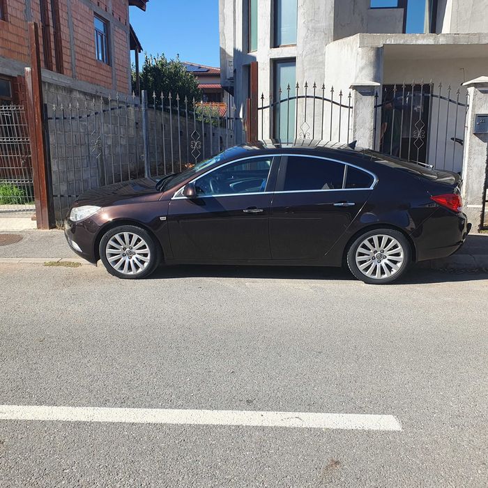 Vând Opel Insignia