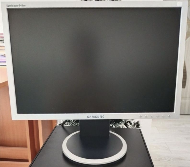 Monitor LCD  Samsung 19’ la Cutie