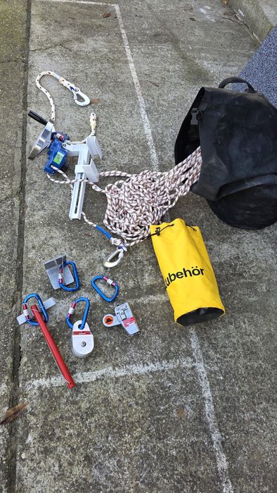 Dispozitiv de coborare sau salvare Nou