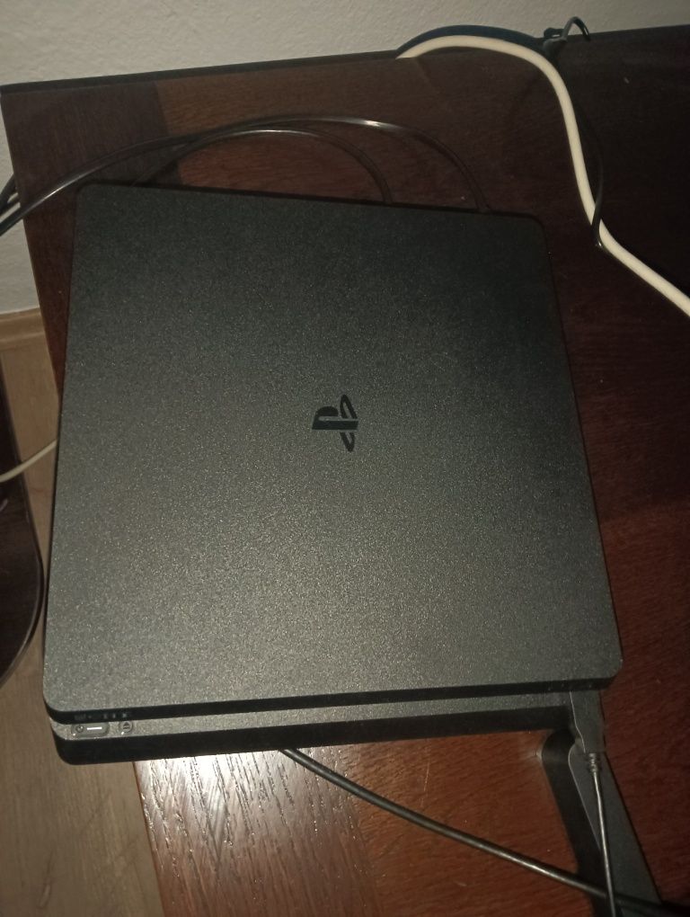 Vând PS 5 / PS 4