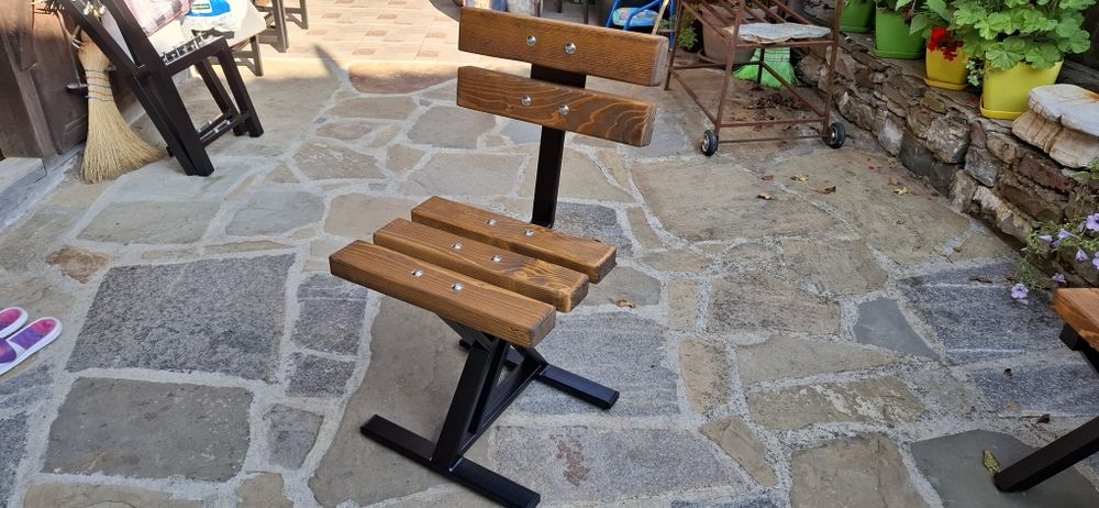 Стол от прахово боядисан метален профил