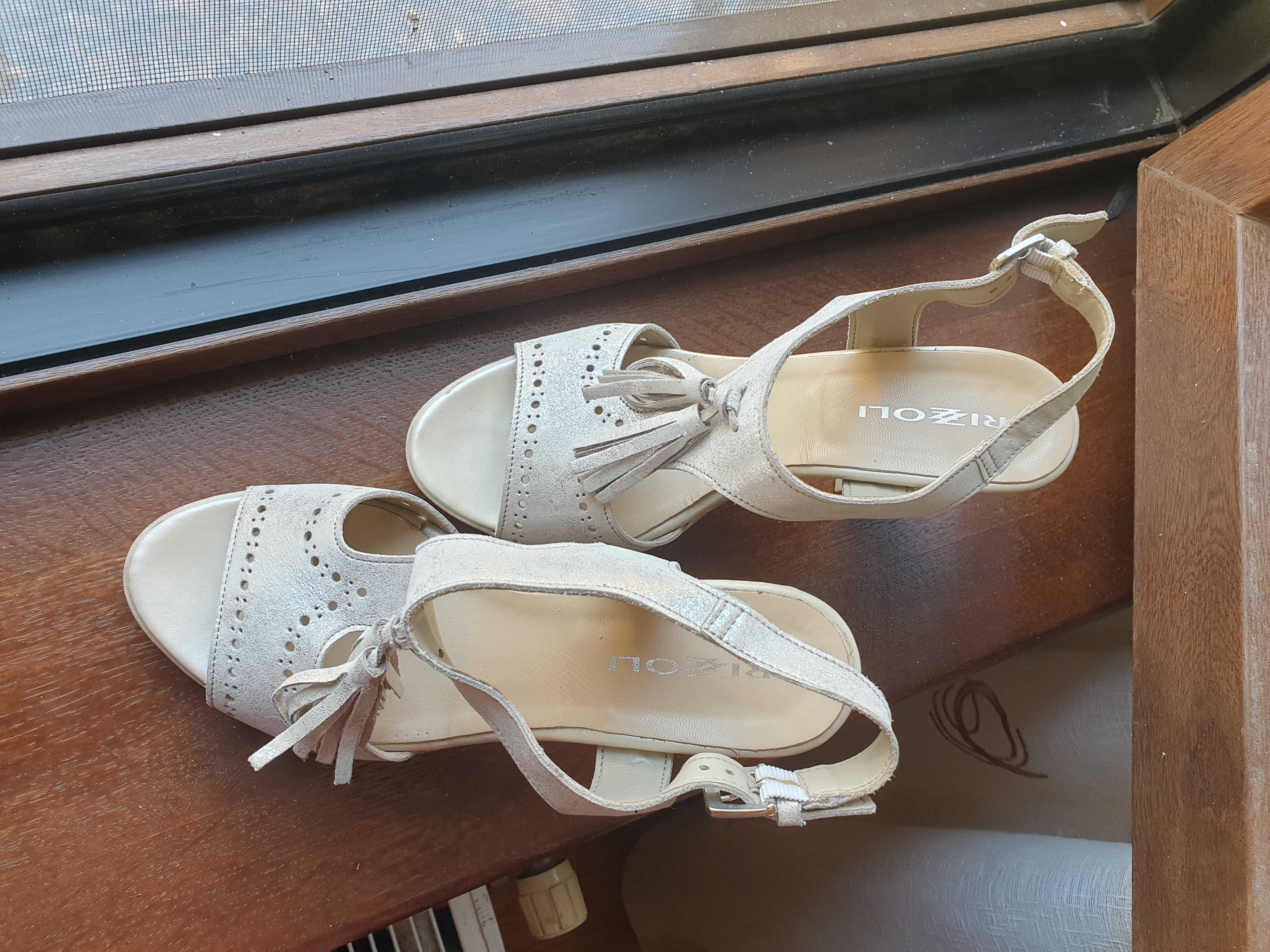 vand doua perechi sandale piele nr 39 toc inalt, de firma