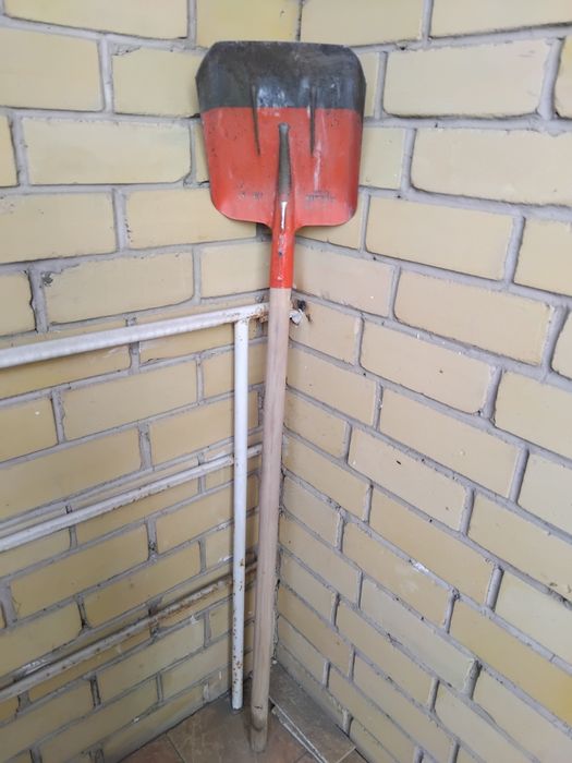 Лопата совковая.