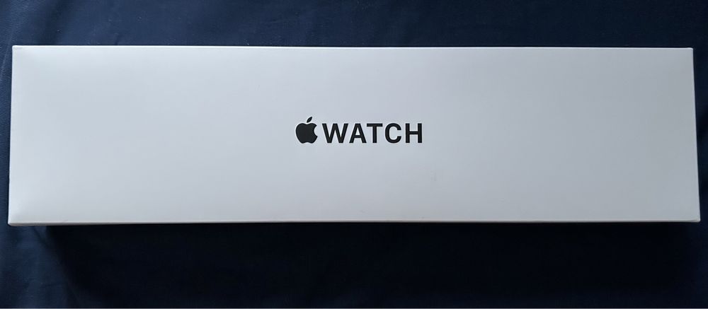 Продам Apple Watch SE с гарантией