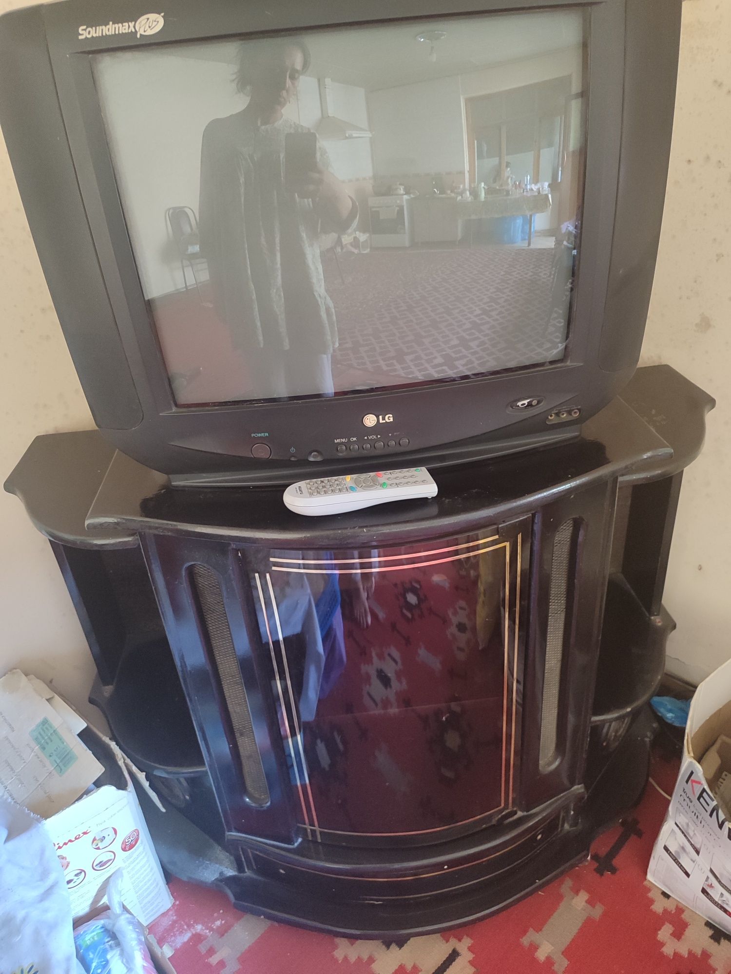 Телевизор Lg soundmax model + Lg dvd + podstavka