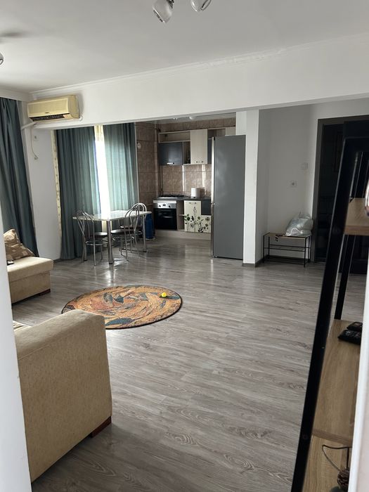 Vand apartament 4 camere,2 bai,balcon