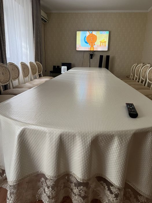Продам стол для гостиной
