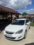 Opel astra sports tourer J 2011