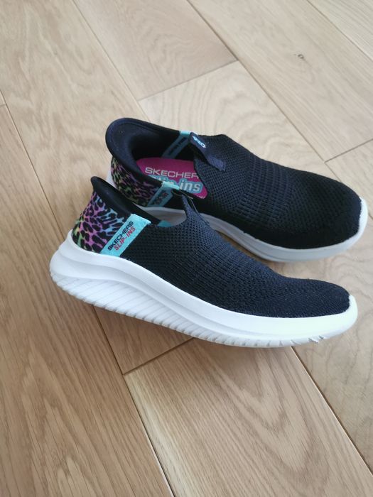 Pantofi Skechers mărime 28