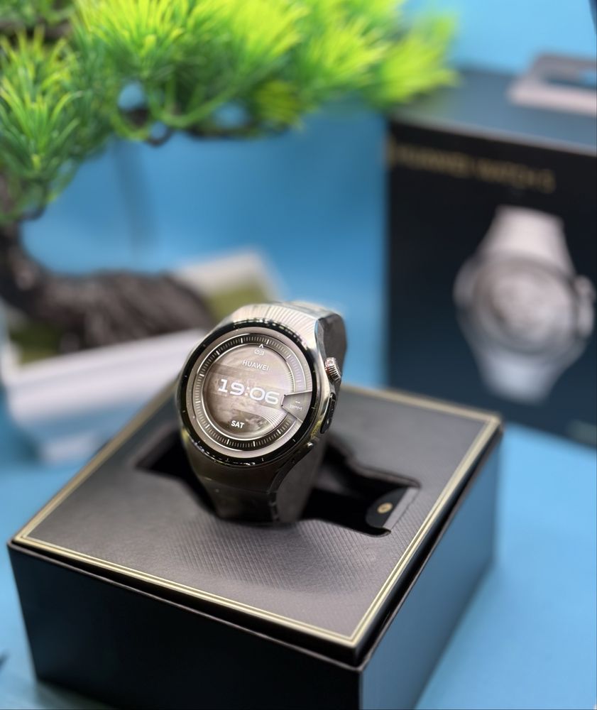 ГАРАНЦИОНЕН!!! Смарт часовник HUAWEI Watch 5, 46 мм, Aerospace-Grade