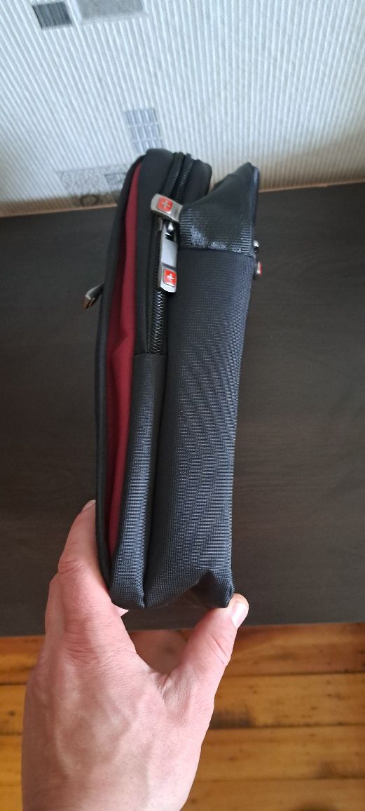 Мъжка чанта в черно и червено с две прегради - KML
