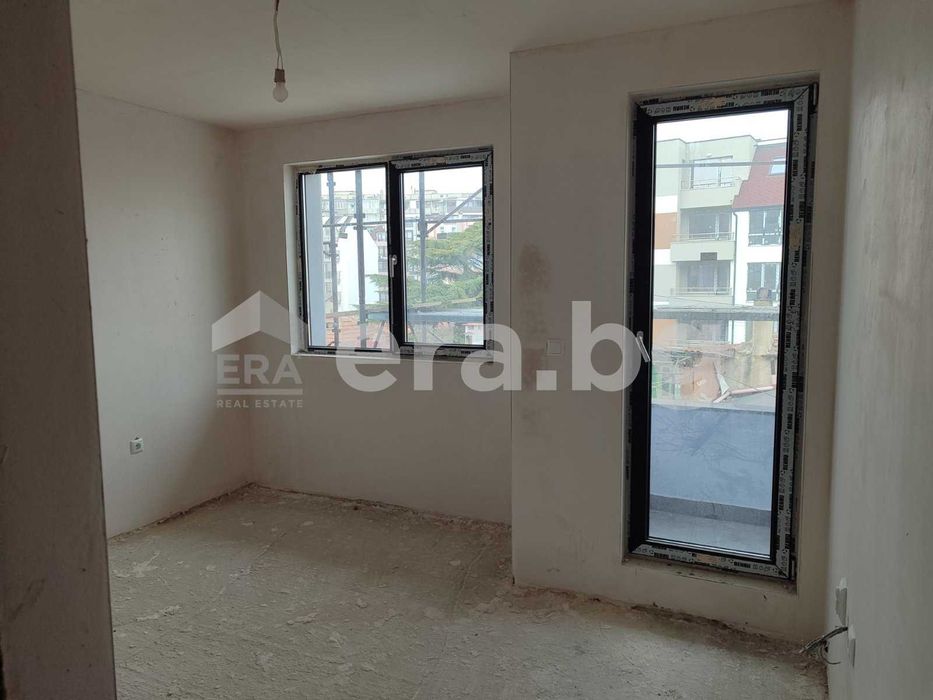 Продава се Тристаен апартамент в Варна, Погреби - 102 кв.м за 1471 €/кв.м - Снимка #1