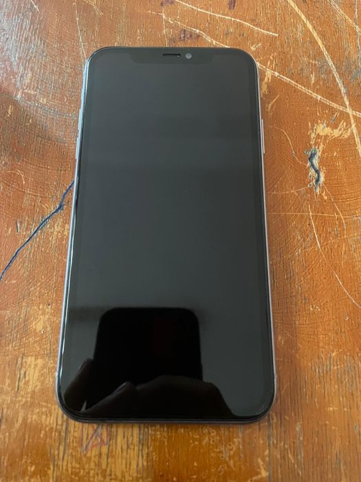 iPhone 11,perfect functional cu mici defecte