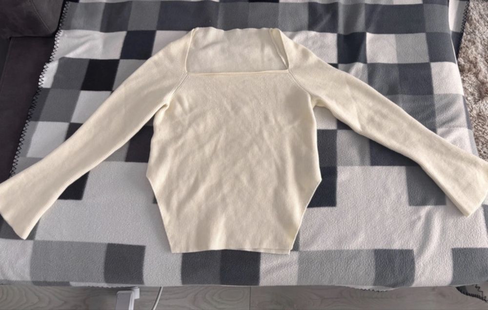 bluza crem decolteu patrat