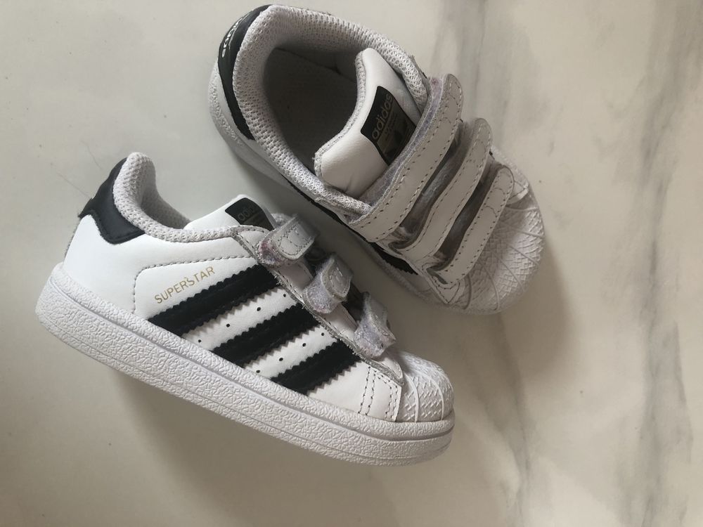 Бели маратонки Adidas Superstar