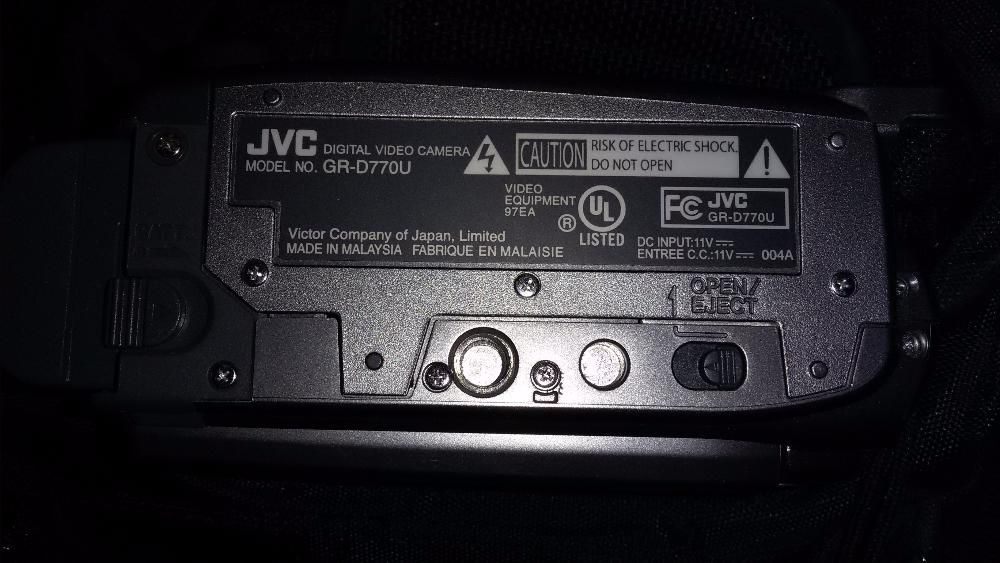 Продам видеокамеру JVC б/у