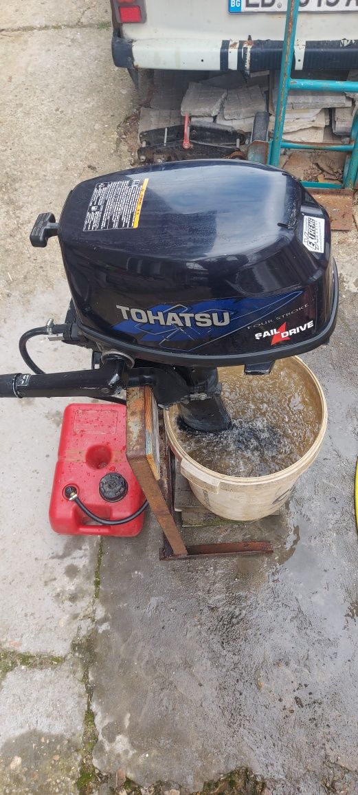 Продавам извънбордов двигател за лодка Tohatsu MFS6BS 6 к.с. къс ботуш