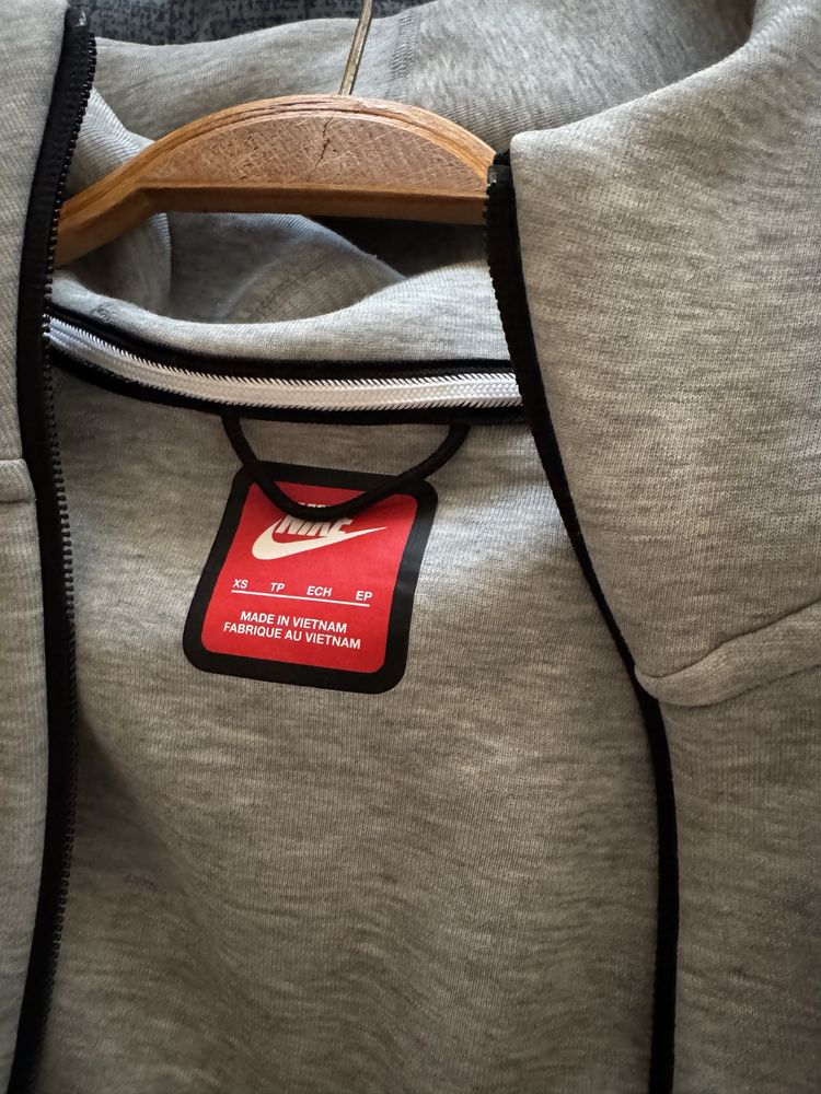 Tech fleece grey Xs чисто нов