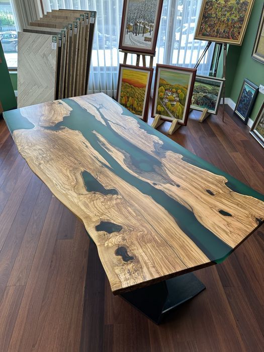 Трапезна маса от маслина и епоксидна смола зелен цвят