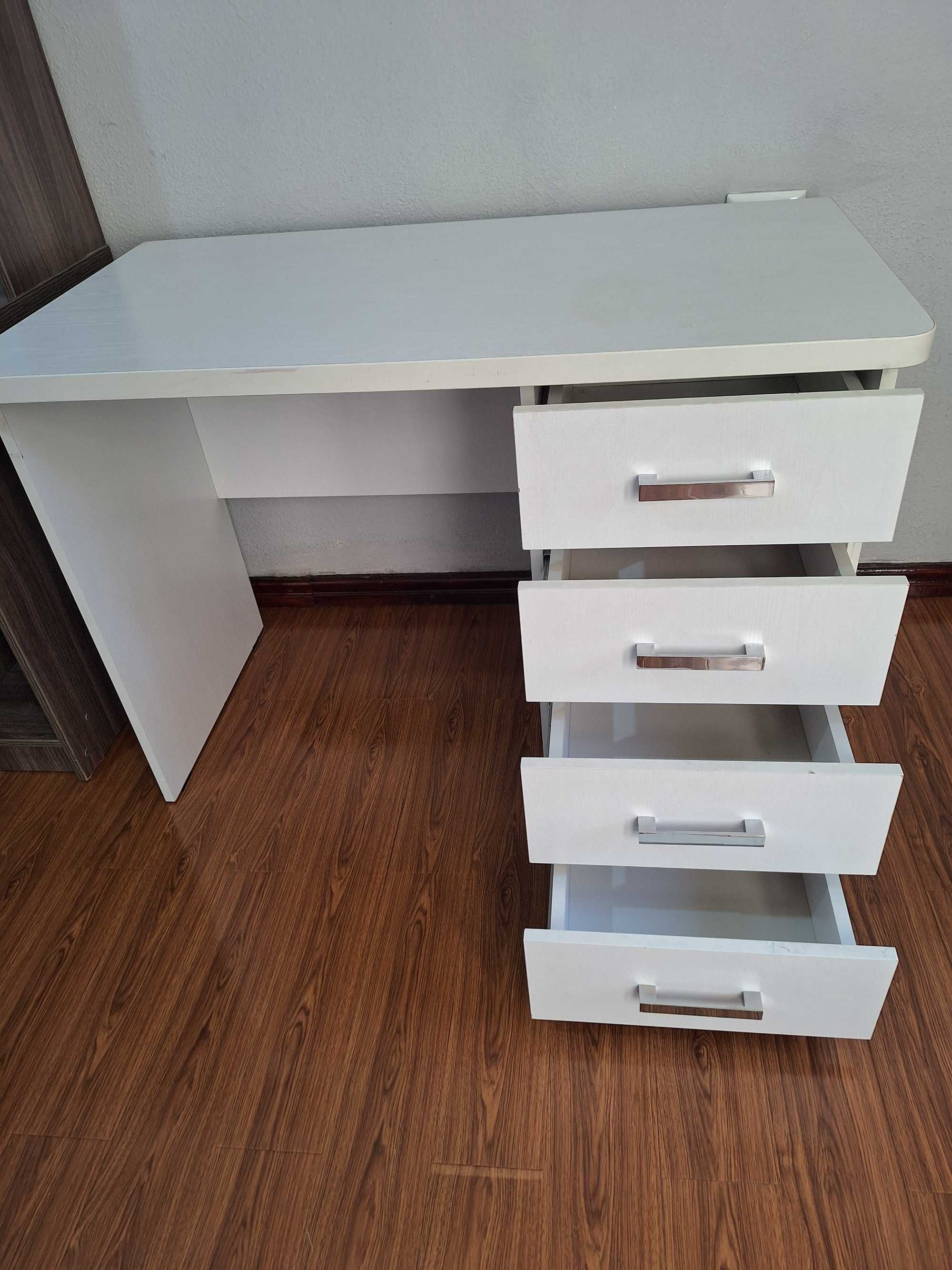 Продаётся компьютерный стол, размер-110х60х70
