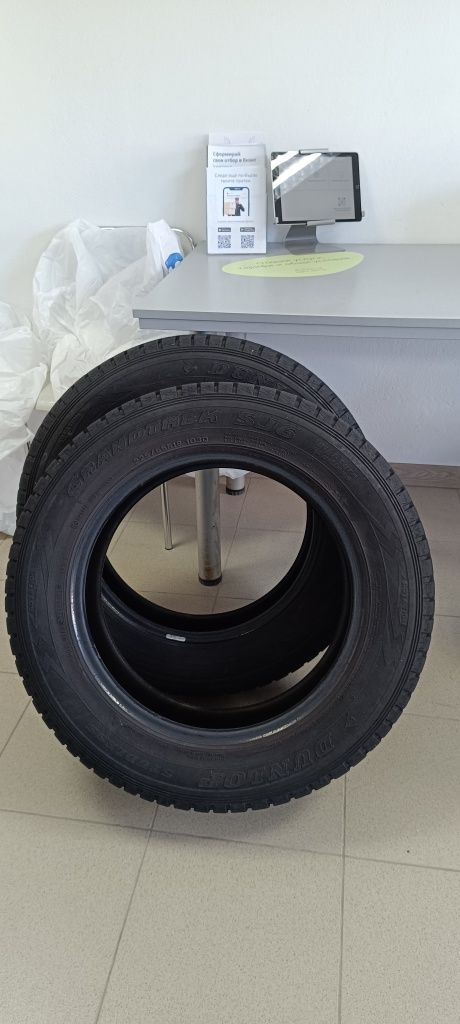 2 бр. Dunlop 225/65/18 зимни 9мм грайфер