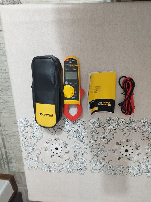 Подаётся мультиметр Fluke 317 токоизмерительные клещи