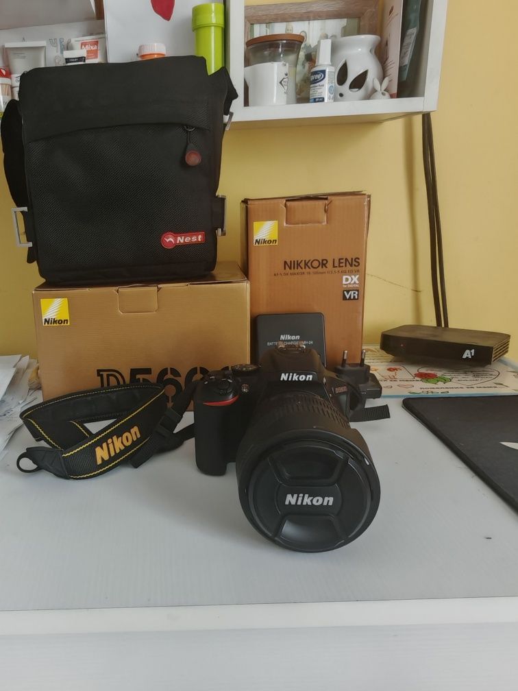 Фотоапарат Nikon D5600 обектив 18-105мм