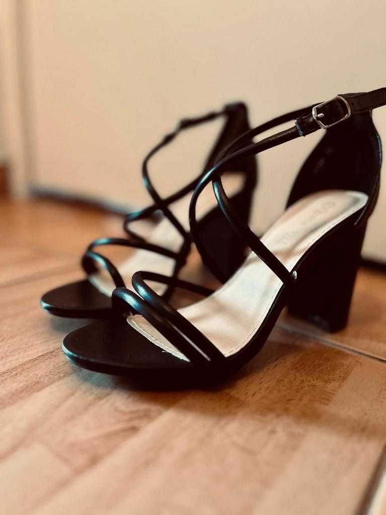 Sandale elegante cu toc