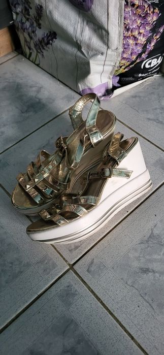 Adidasi și sandale nr. 40